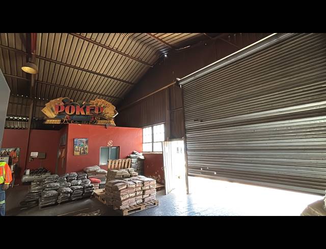 1,000M² WAREHOUSE FOR SALE IN HUGHES